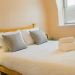 2 Bedroom Central Apartment With Stunning Castle View